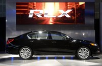 Honda memamerkan Acura RLX. Mobil terbaru ini akan memiliki sistem steering, komunikasi dan LED yang terbaru. Reuters/Phil McCarten.