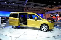 Setelah 6 tahun vakum, Ford kembali ke bisnis minivan lewat Transit Connect Wagon. Mobil ini memiliki kapasitas 7 penumpang dan pintu geser. AFP/Robyn Beck.