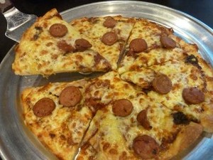 Krenyes Gurih New York Deli Pizza