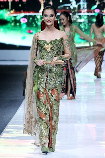 Anne Avantie Jakarta Fashion Week 2013 at Fashion Loft Plaza Senayan, Jakarta. [Foto: Mohammad Abduh/Wolipop]