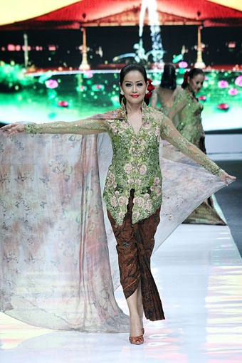 Anne Avantie Jakarta Fashion Week 2013 at Fashion Loft Plaza Senayan, Jakarta. [Foto: Mohammad Abduh/Wolipop]