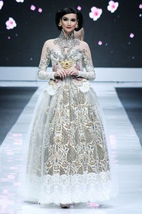 Anne Avantie Jakarta Fashion Week 2013 at Fashion Loft Plaza Senayan, Jakarta. [Foto: Mohammad Abduh/Wolipop]