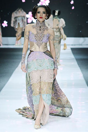 Anne Avantie Jakarta Fashion Week 2013 at Fashion Loft Plaza Senayan, Jakarta. [Foto: Mohammad Abduh/Wolipop]