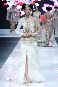 Anne Avantie Jakarta Fashion Week 2013 at Fashion Loft Plaza Senayan, Jakarta. [Foto: Mohammad Abduh/Wolipop]