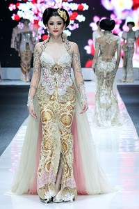 Anne Avantie Jakarta Fashion Week 2013 at Fashion Loft Plaza Senayan, Jakarta. [Foto: Mohammad Abduh/Wolipop]