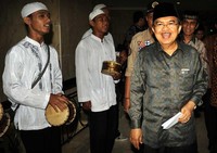 Mantan Wapres tersebut disambut dengan rebana. (Dokumentasi JK)