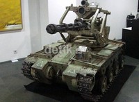 Tank yang terbuat dari karton karya Yudi Sulistyo turut meramaikan pameran tersebut. Gusmun/detikcom.