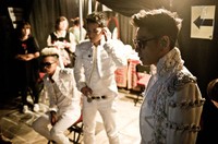 TOP, Seungri, dan G-Dragon dengan full kostum jelang konser 'Alive Galaxy Tour 2012' di New Jersey. (dok. YG Entertainment)