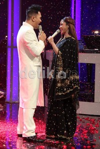 Keduanya turut memeriahkan acara 'Bollynight Concert' di MNC TV, Pondok Gede, Jakarta Timur, Jumat (30/11/2012).