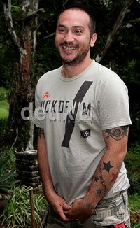 'Di film ini nggak ngondek, sih. Kalau gay kan nggak ngondek. Jadi di sini gay macho,' ungkapnya.