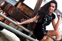 Meski begitu, ia mengaku selalu senang ketika difoto dan tak bosan untuk bergaya centil di depan cermin saat dirinya masih duduk di bangku sekolah dasar.