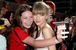 Taylor Swift Cantik Seperti Boneka