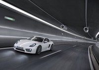 Bila di generasi pertama Porsche Cayman menggunakan mesin 2.9 liter, Porsche Cayman 2013 memilih untuk menggunakan mesin dasar berkapasitas 2.7 liter 6 silinder yang mampu menyemburkan tenaga hingga 275 hp. (dok Porsche)