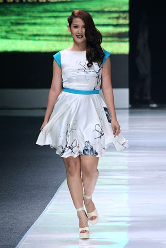 May & June by Barli Asmara. Jakarta Fashion Week 2013 at Plaza Senayan. Jakarta. [Photo: Mohammad Abduh/Wolipop]