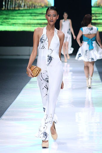 May & June by Barli Asmara. Jakarta Fashion Week 2013 at Plaza Senayan. Jakarta. [Photo: Mohammad Abduh/Wolipop]