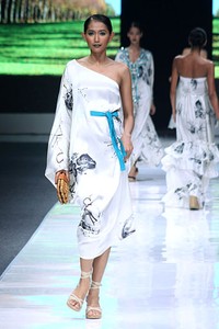 May & June by Barli Asmara. Jakarta Fashion Week 2013 at Plaza Senayan. Jakarta. [Photo: Mohammad Abduh/Wolipop]