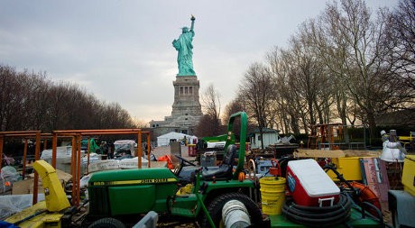 Pasca Topan Sandy, Patung Liberty Tetap Teguh Meski Sekitarnya Hancur