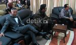 Komisi I DPR Disambut di Imigrasi Palestina