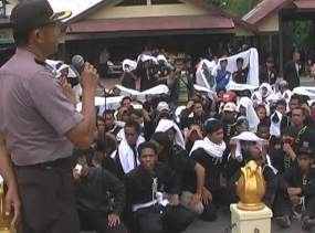 Mapolres Lamongan Digeruduk Pendekar Silat