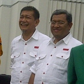 Aher-Deddy Mizwar Luncurkan Logo Kampanye di Atas Kereta