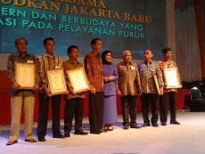 Setelah Sidak Camat Setiabudi, Jokowi Beri Penghargaan di Istora