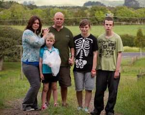 Gara-gara Tumor Otak, Keluarga Ini Terancam Dideportasi