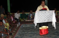Tarian Cunka Mofine (tarian untuk kaum perempuan) dan tarian cunka muhane (untuk kaum pria) mengiringi pesta adat ini. Gus Mun/detikcom.