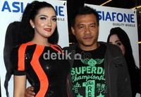 Anang menemami Ashanty di acara launcing album mini Duo Maia, di Central Park, Jakarta. Jenas/detikHOT.