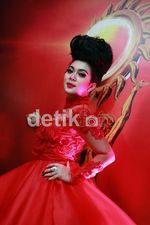 Dress Merah Glamour Syahrini