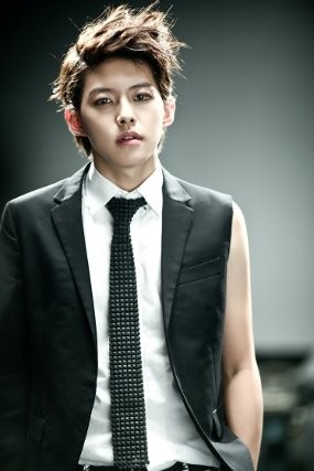 Dongho U-Kiss Jadi Petinju di Drama Holyland