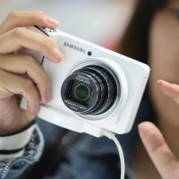 Analis: Galaxy Camera Bisa Goyang Canon cs