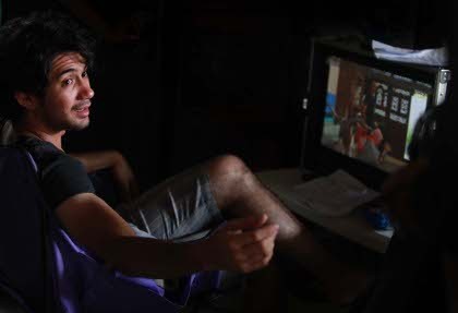 Reza Rahadian Sutradarai Gadis Indigo