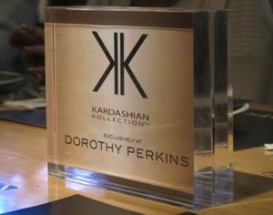 Label Busana Kardashian Kollection Siap Dijual di Jakarta