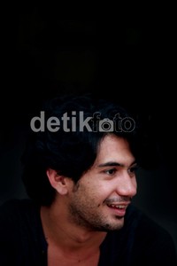 Film tersebut menampilkan Revalina S Temat sebagai bintang utama.