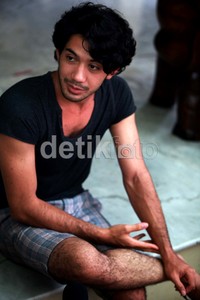 Reza mengaku memiliki tekanan lebih untuk pengalamannya kali ini.