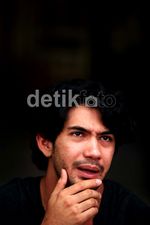 Saat Reza Rahadian Jadi Sutradara