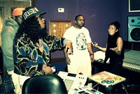 Perempuan kelahiran 1 Juli 1986 itu seperti tak bisa menyembunyikan rasa senangnya bisa kolaborasi dengan Timbaland. (dok. Twitter)