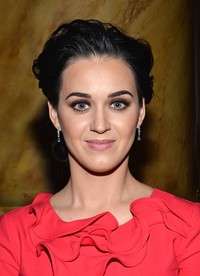 Katy Perry terlihat lebih lelah daripada biasanya. Mike Coppola/Getty Images.