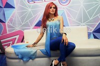 Ia terlihat seksi dengan balutan atasan chiffon biru muda dan celana yang ketat. Gus Mun/detikHOT.