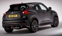 Bagian belakang mobil Nissan Juke ini dibekali mesin 1.6-liter turbo yang dapat memuntahkan tenaga 200 hp dengan transmisi manual 6-speed. Mobil ini mampu berakselerasi dari titik 0 hingga 62 mph dalam waktu 7,8 detik. (dok Nissan)