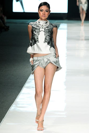 Yosafat Dwi Kurniawan Antiquated Modernity - Spring/Summer 2013. Jakarta Fashion Week 2013 at Plaza Senayan. Jakarta. [Foto: Mohammad Abduh/Wolipop]