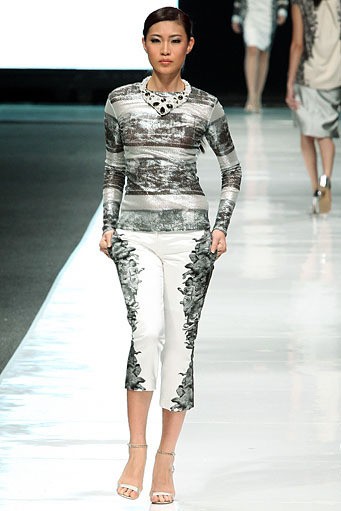 Yosafat Dwi Kurniawan Antiquated Modernity - Spring/Summer 2013. Jakarta Fashion Week 2013 at Plaza Senayan. Jakarta. [Foto: Mohammad Abduh/Wolipop]