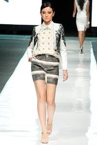 Yosafat Dwi Kurniawan Antiquated Modernity - Spring/Summer 2013. Jakarta Fashion Week 2013 at Plaza Senayan. Jakarta. [Foto: Mohammad Abduh/Wolipop]