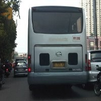Bus TransJ Tak Kunjung Datang, Penumpang Gedor-gedor Pintu Halte Harmoni Bus TransJ Tak Kunjung Datang, Penumpang Gedor-gedor Pintu Halte Harmoni