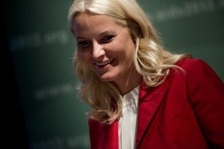 Rawat Bayi Sahabatnya yang Gay, Putri Norwegia Menyamar di India