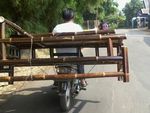 Motor dengan Jok Kursi Kayu
