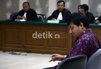 Sidang pembacaan putusan Fahd El Fouz ditunda karena Majelis Hakim belum siap dengan putusannya. Ramses/detikfoto.