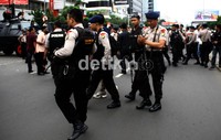 Ratusan polisi dikerahkan untuk menjaga sidang John Kei di PN Jakpus. Ramses/detikcom.