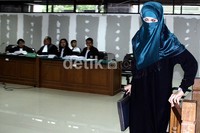 Neneng saat tiba di Pengadilan Tipikor, Jakarta. Ramses/detikFoto.