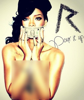 5 Foto Topless Rihanna di Instagram 5 Foto Topless Rihanna di Instagram